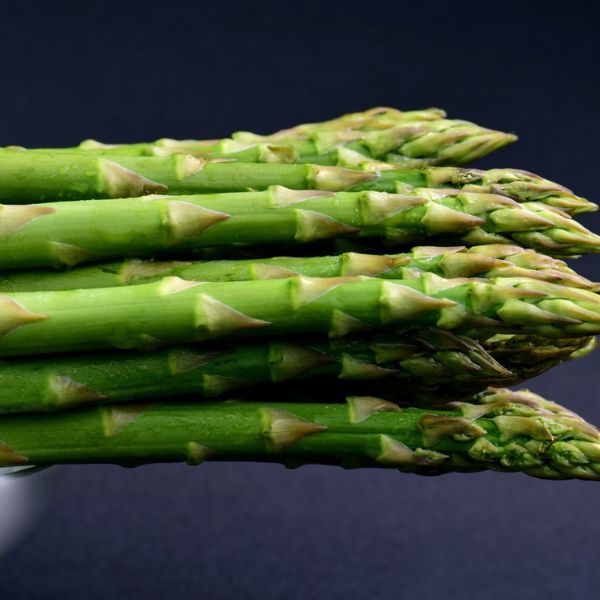 raw asparagus image